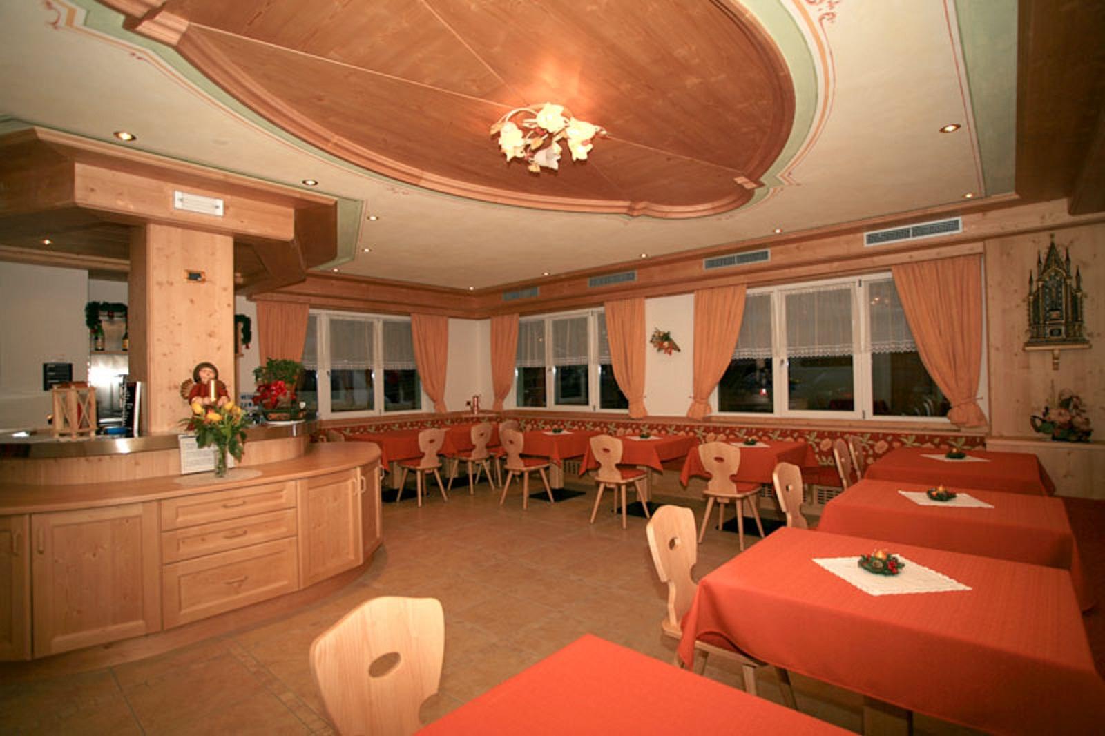 Garni Eden Hotel Canazei Exterior photo
